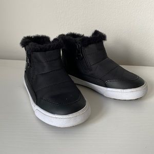 Cat & Jack Black Puffer Ankle Winter Booties Size 7T